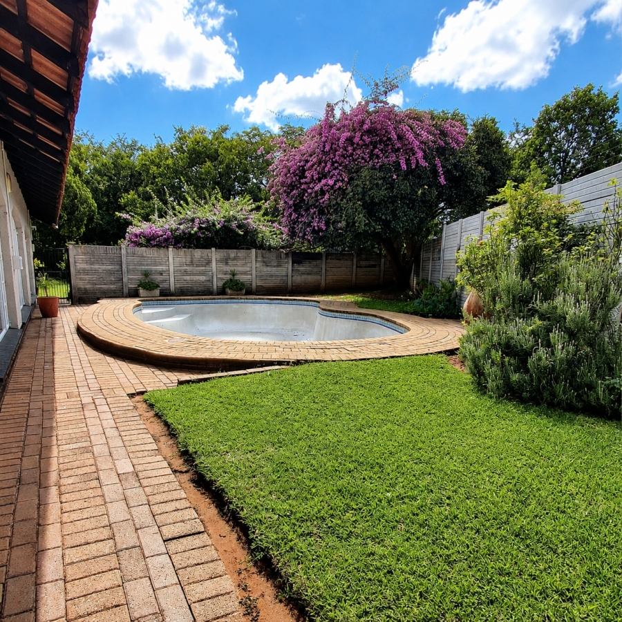 4 Bedroom Property for Sale in Flamwood North West